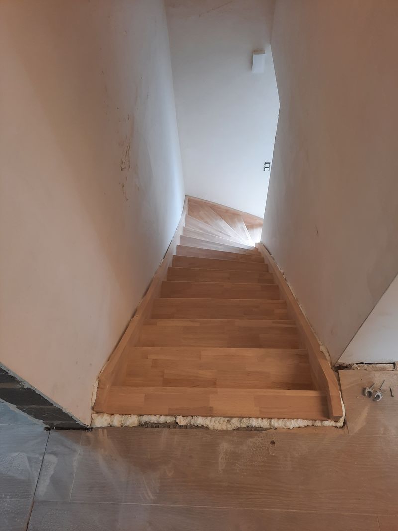 Escalier droit en bois – Guillaume Menuiserie