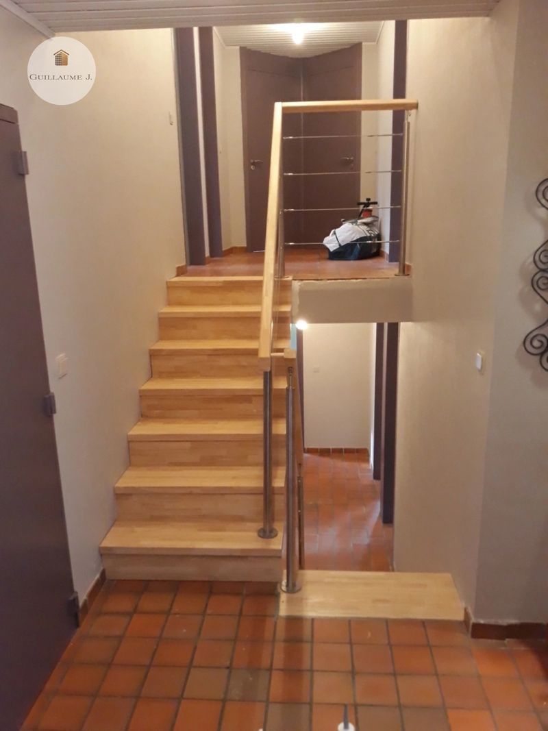 Escalier droit en bois et garde-corps – Guillaume Menuiserie