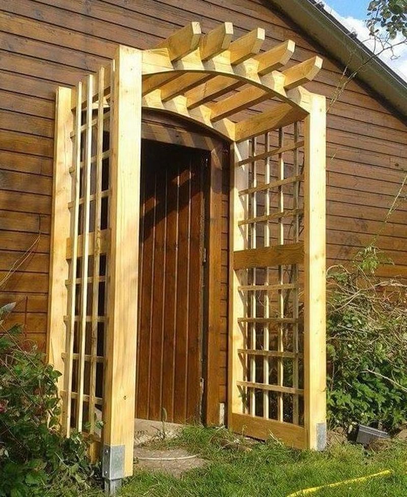Porche en bois avec porte – Guillaume Menuiserie