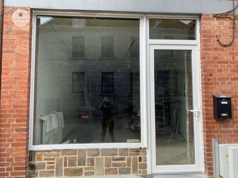 Vitrine et porte vitrée de commerce – Guillaume Menuiserie