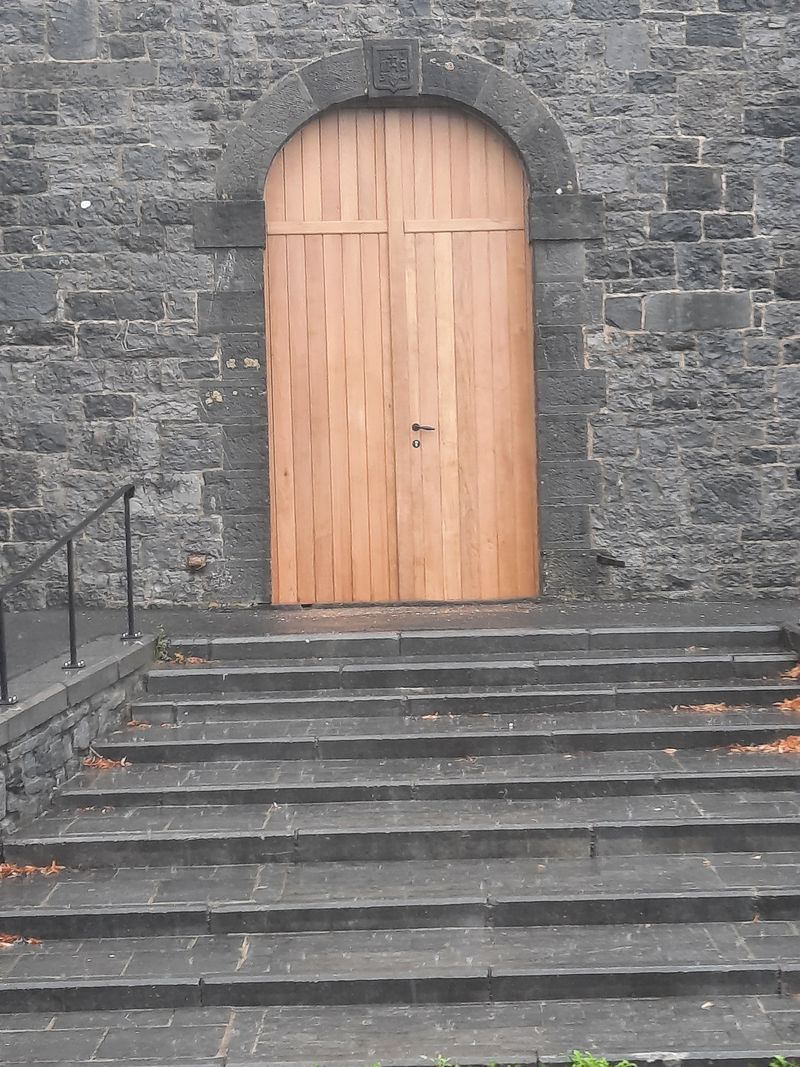 Porte d'entrée cintrée en bois – Guillaume Menuiserie