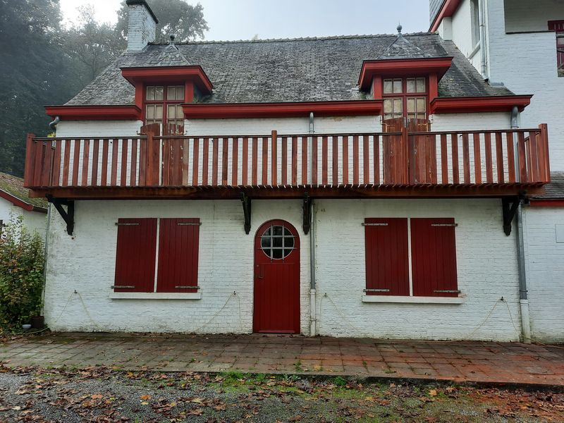 Balustrade de balcon en bois – Guillaume Menuiserie