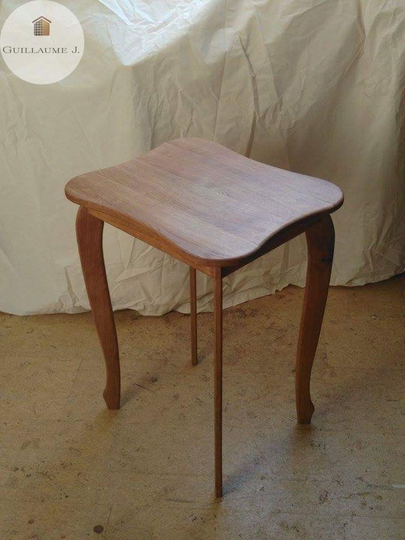 Table d'appoint à pieds galbés – Guillaume Menuiserie