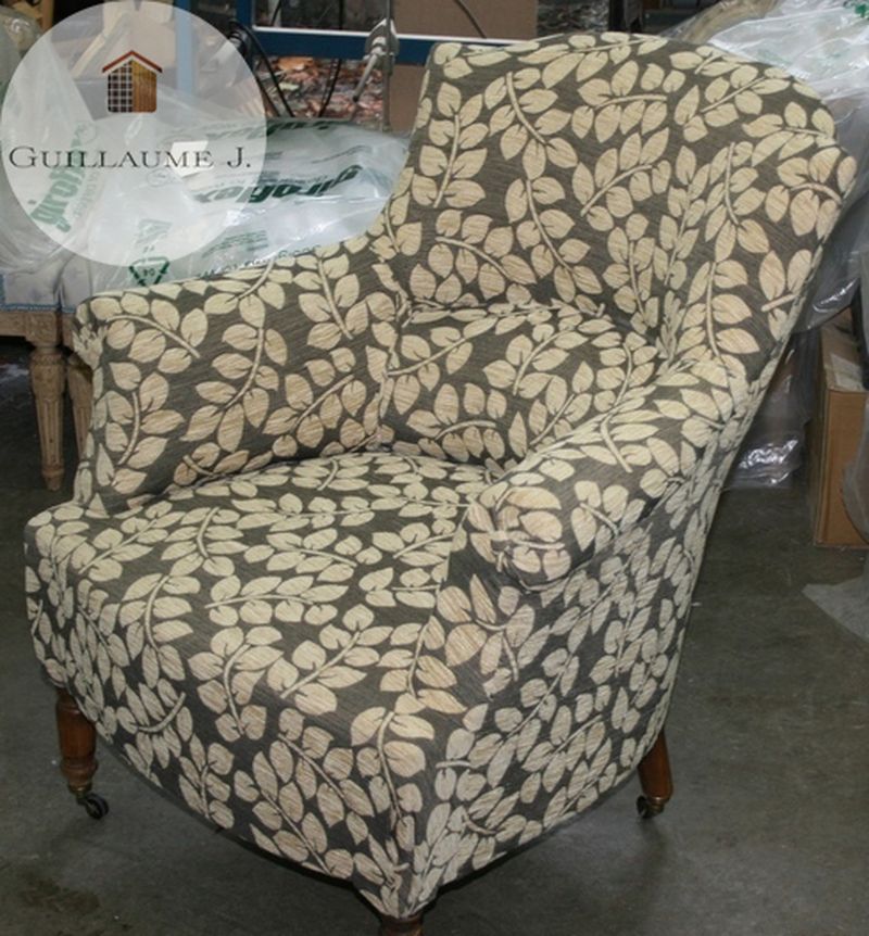 Fauteuil regarni en tissu à motifs – Guillaume Menuiserie